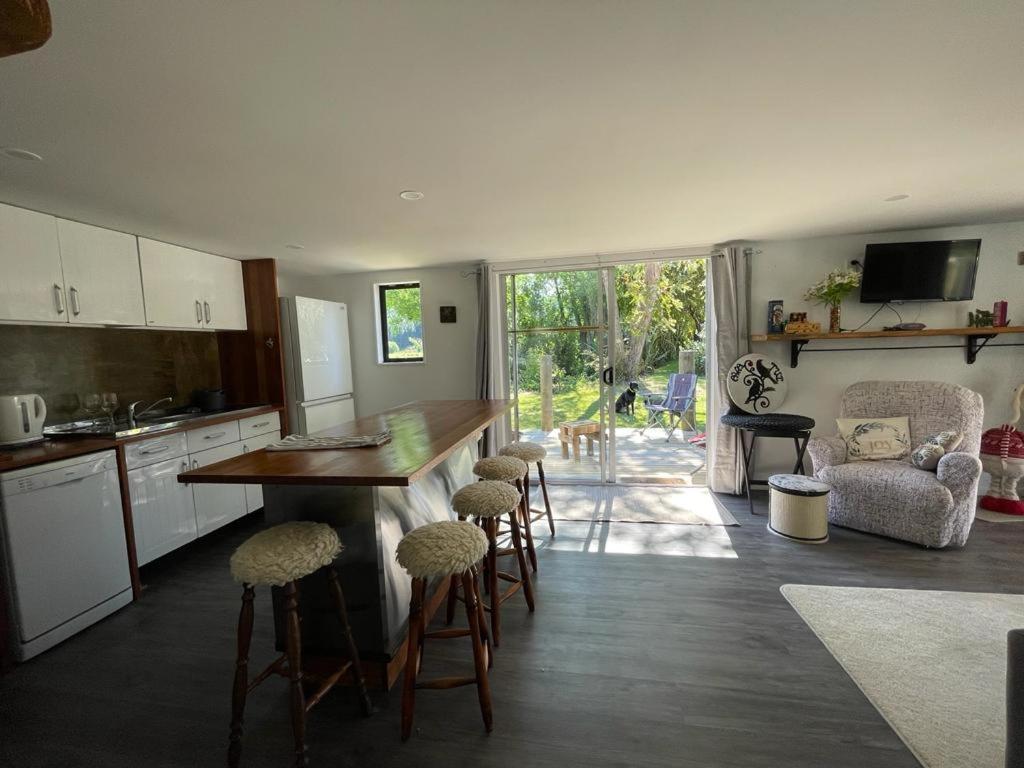 Awa Tui Batch Apartamento Blenheim Exterior foto